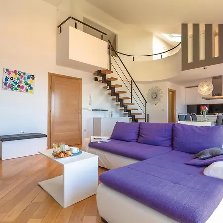 Lovely In With Kitchenette Makarska